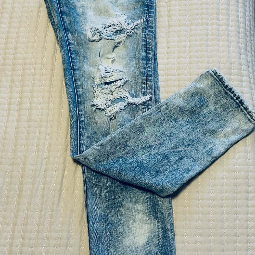 Distressed American Eagle air flex Blue Jeans
